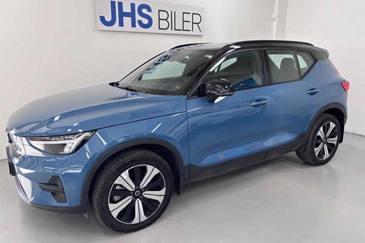 Blå Volvo XC40 fra 2023