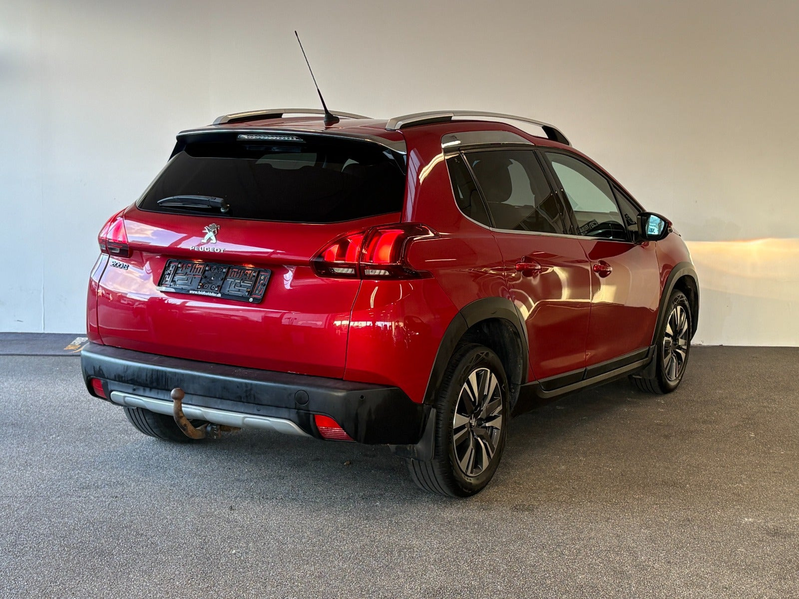 Rød Peugeot 2008 fra 2017