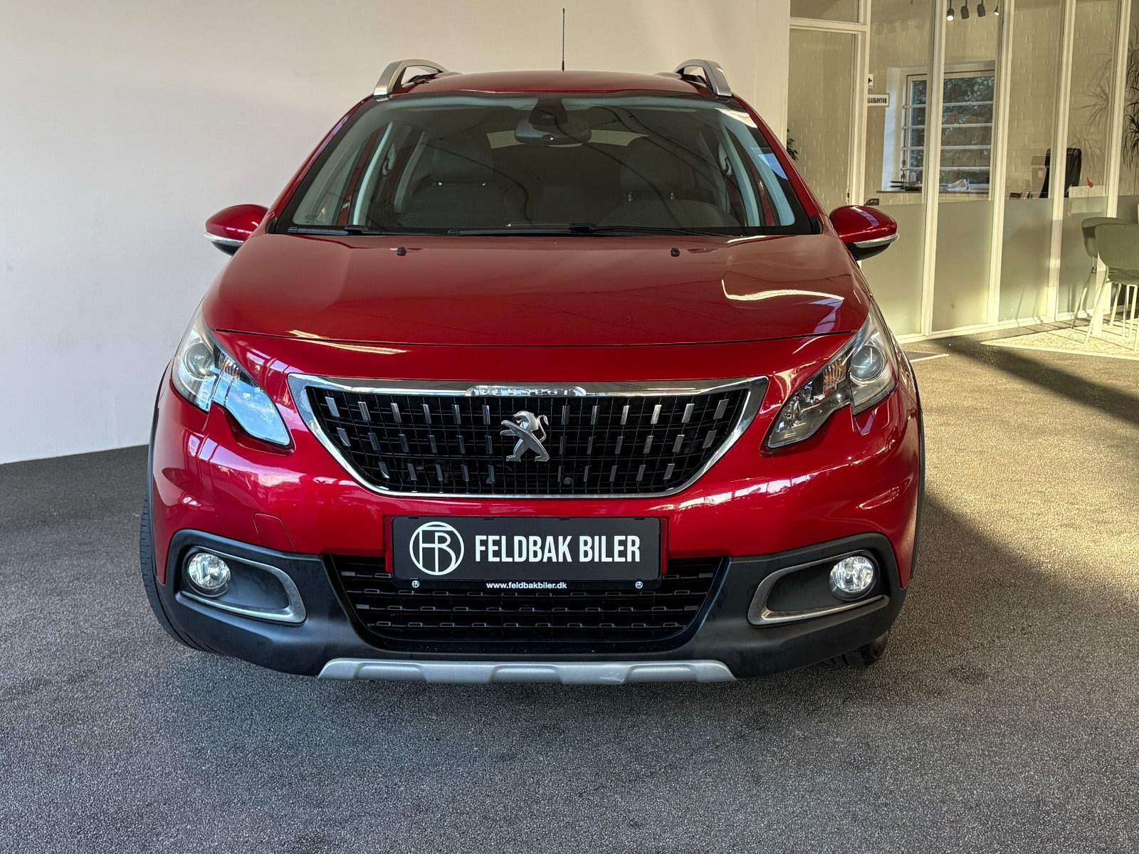 Rød Peugeot 2008 fra 2017