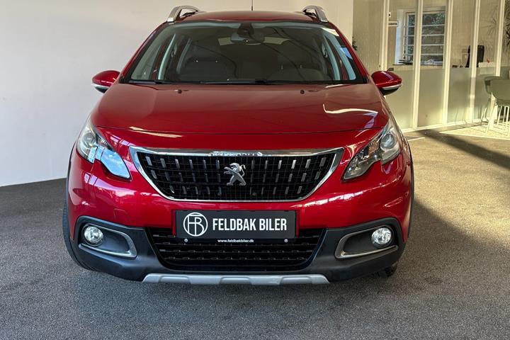 Rød Peugeot 2008 fra 2017
