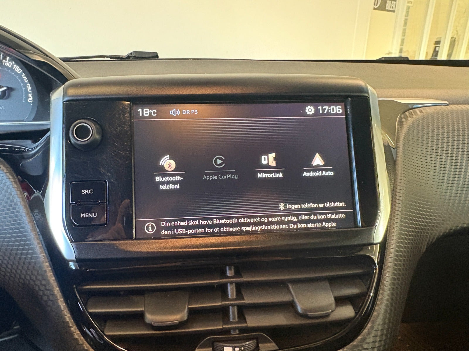 Rød Peugeot 2008 fra 2017