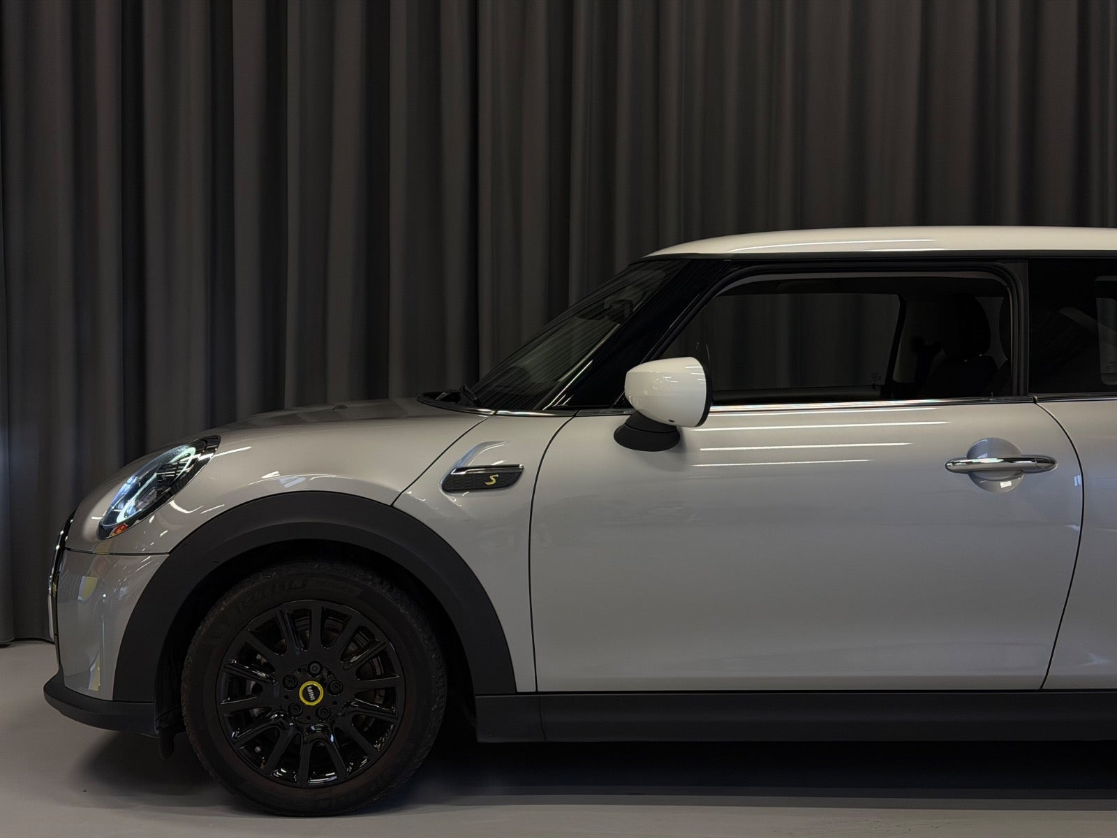 Grå Mini Cooper SE fra 2023