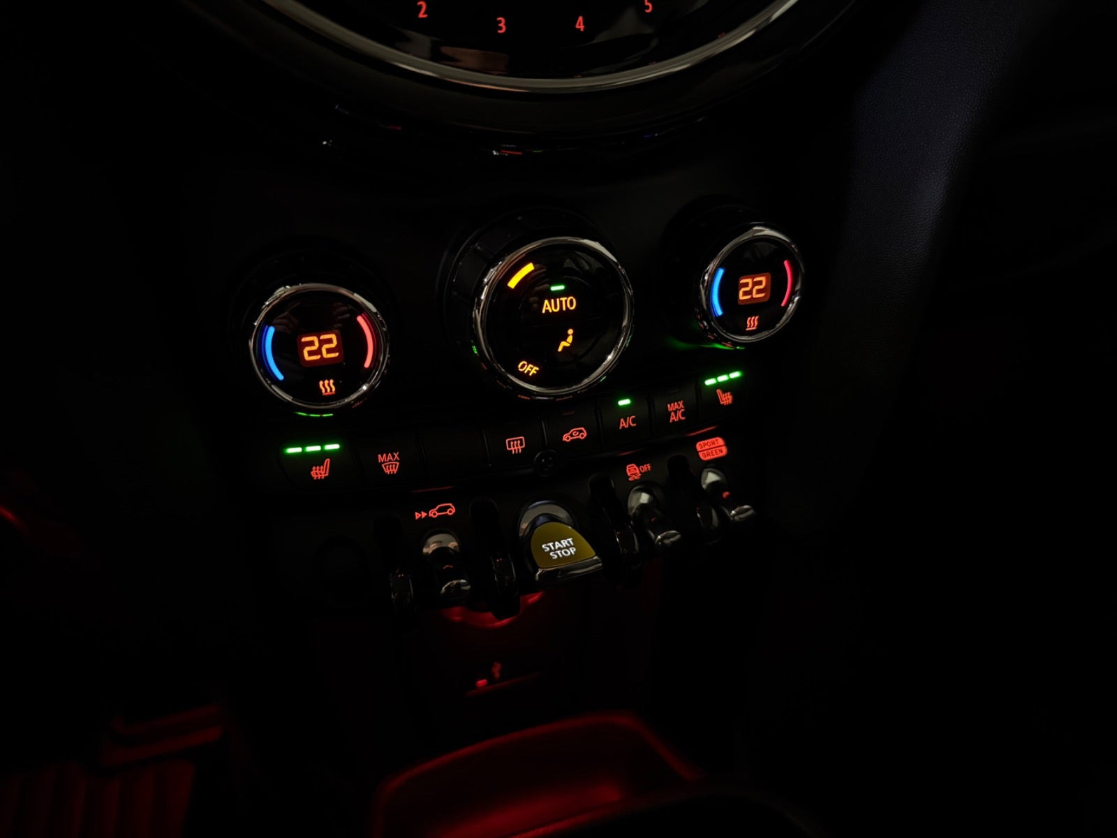 Grå Mini Cooper SE fra 2023