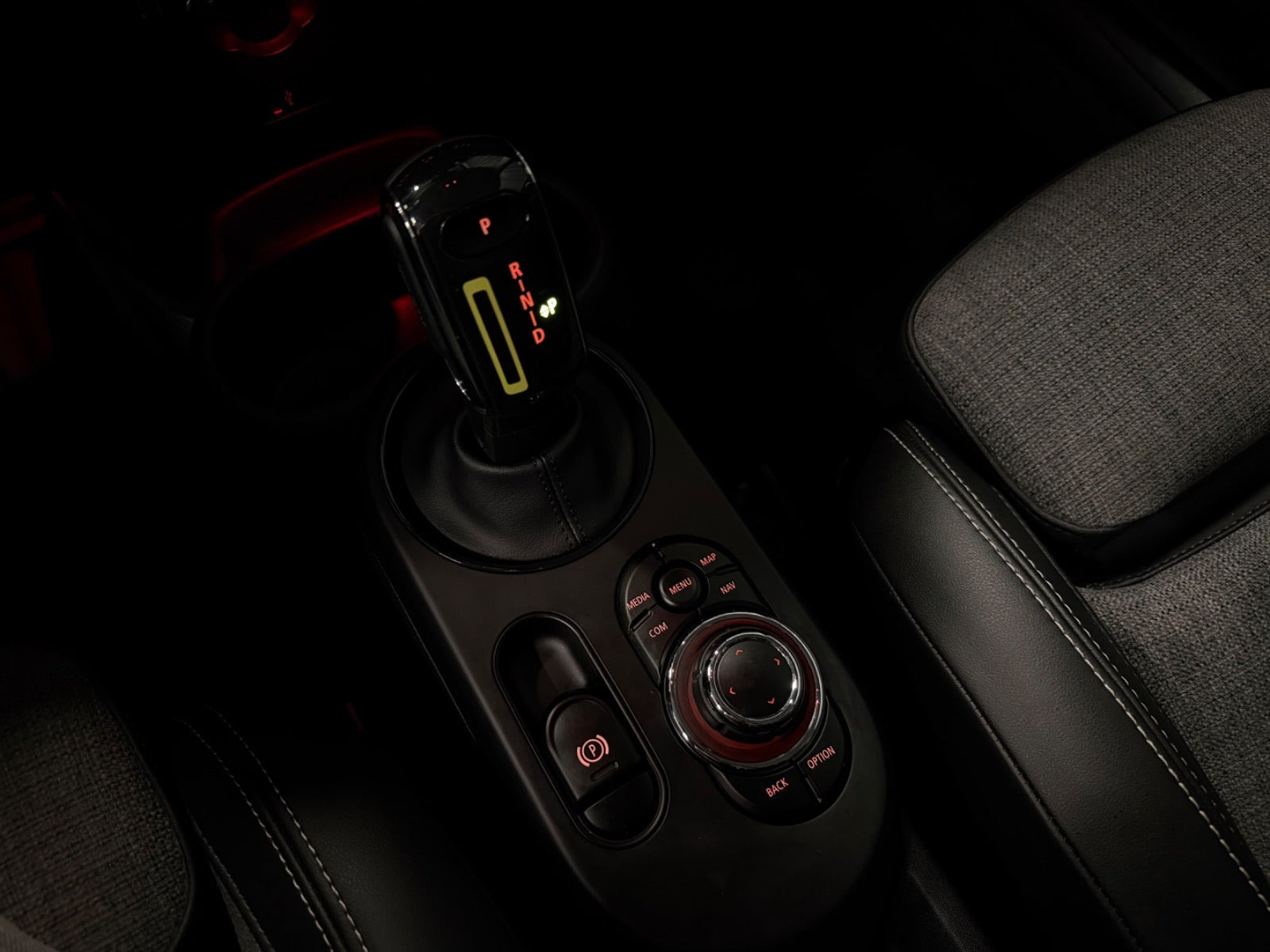 Grå Mini Cooper SE fra 2023