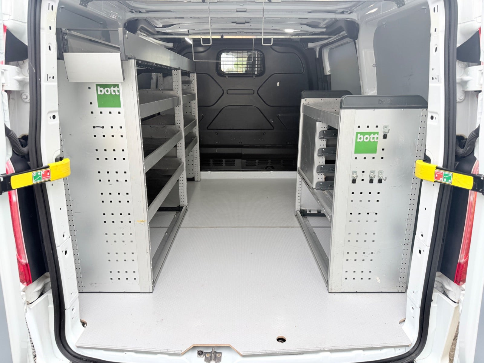 Ford Transit Custom 300 L1 2,0 TDCi 130 Trail