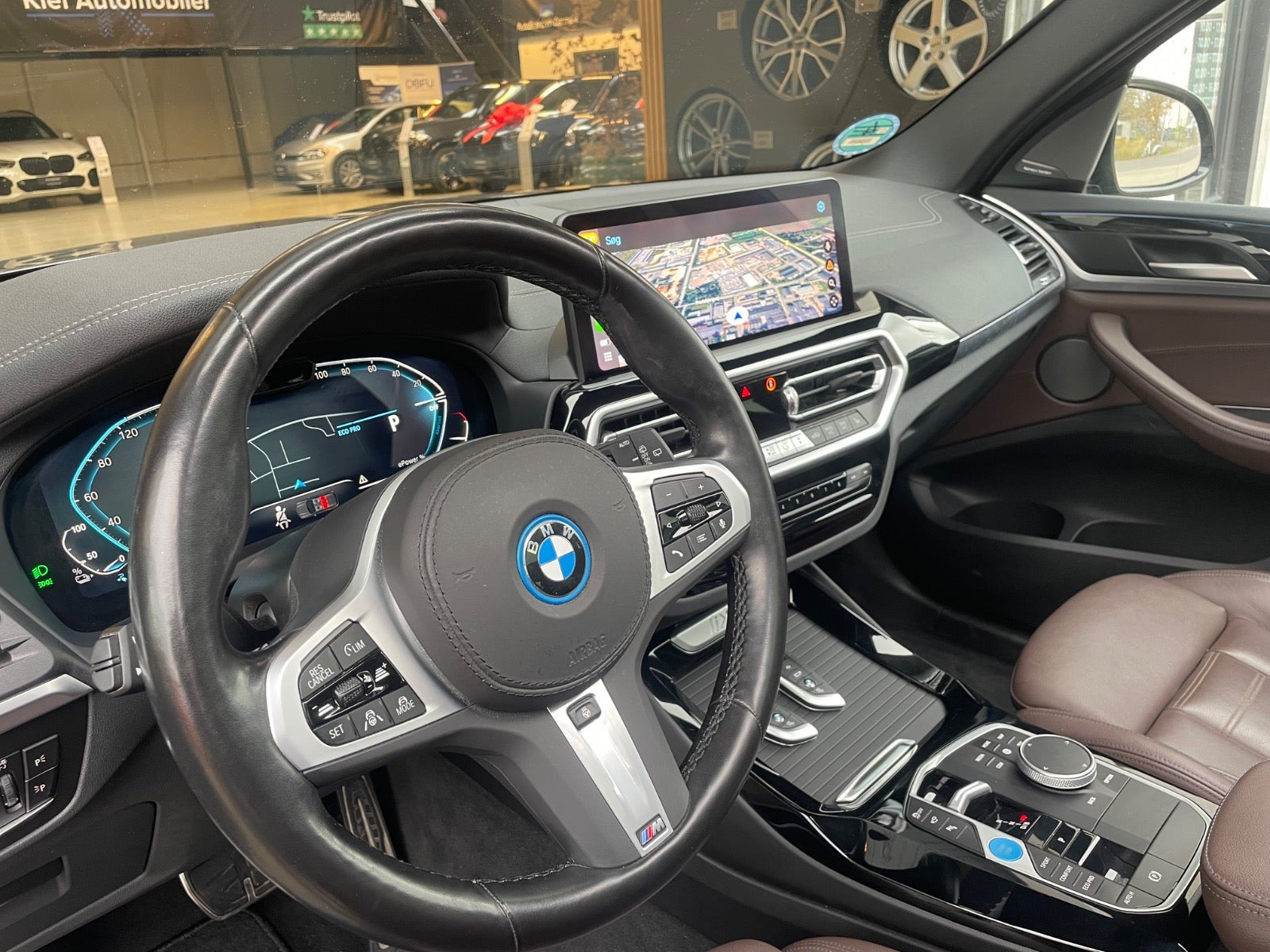 Grå BMW iX3 fra 2023