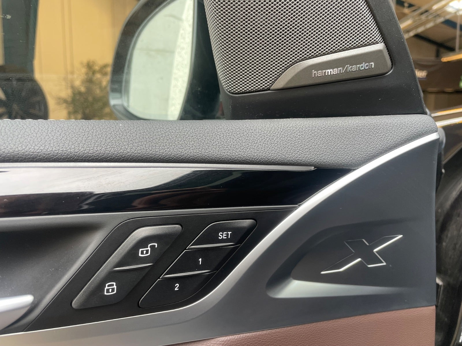 Grå BMW iX3 fra 2023