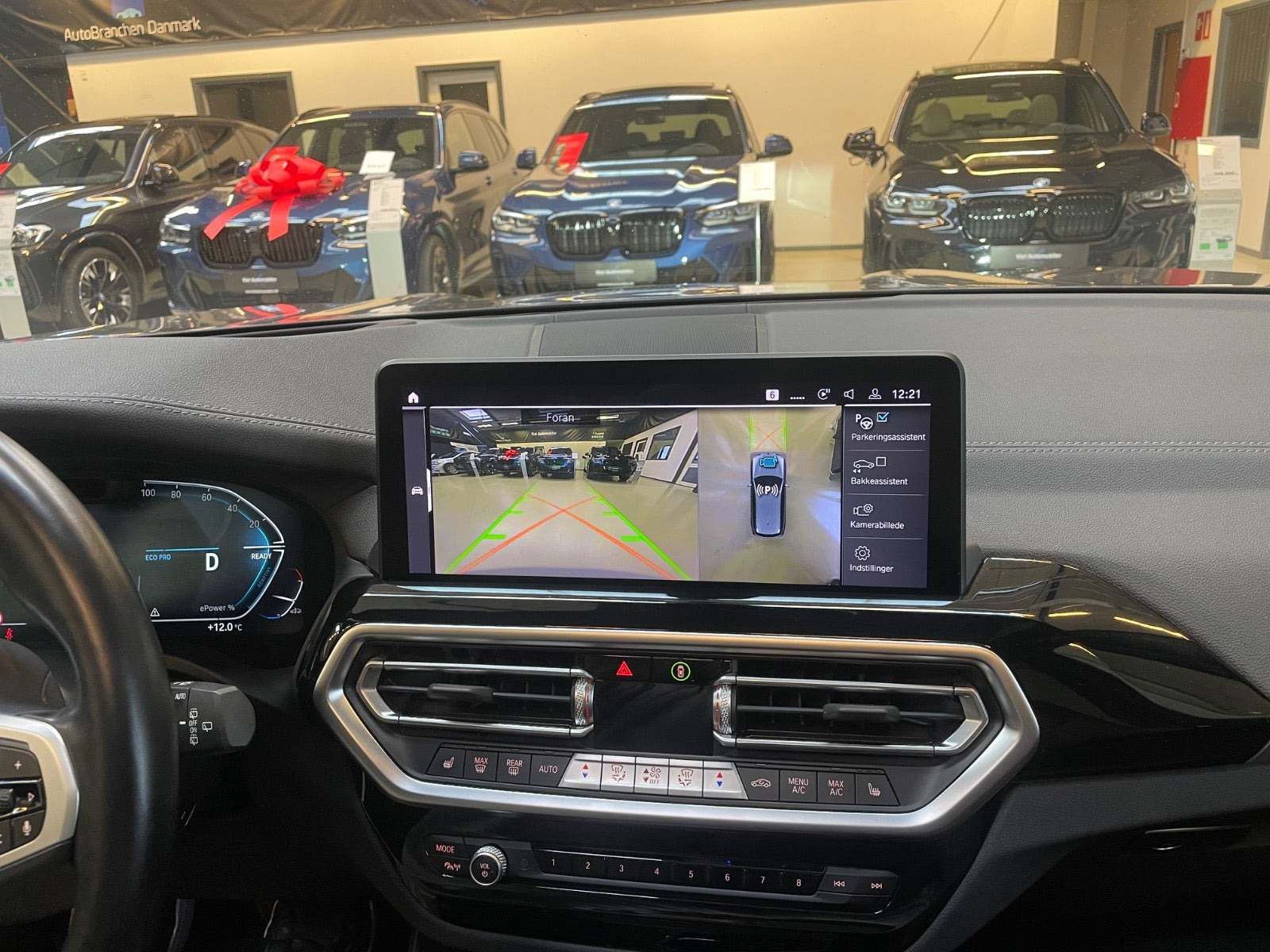 Grå BMW iX3 fra 2023
