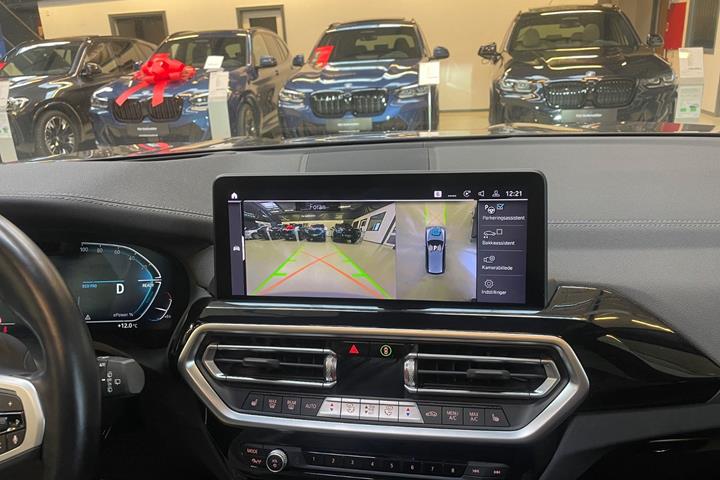 Grå BMW iX3 fra 2023