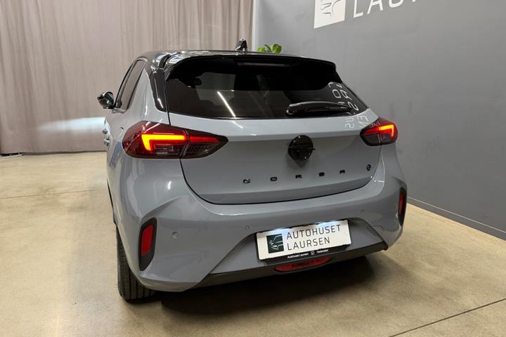Grå Opel Corsa-e fra 2024