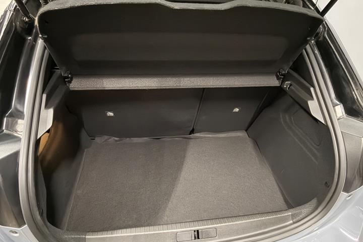 Grå Opel Corsa-e fra 2024