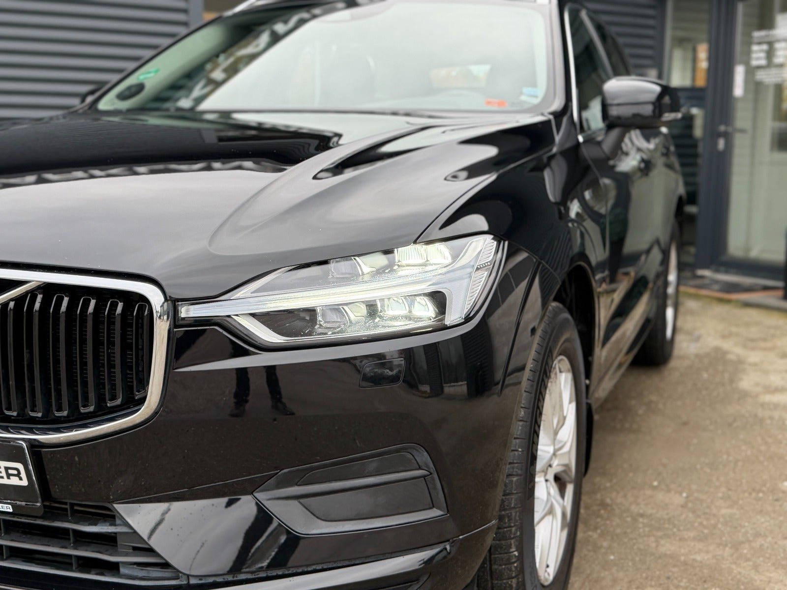 Sort Volvo XC60 fra 2020