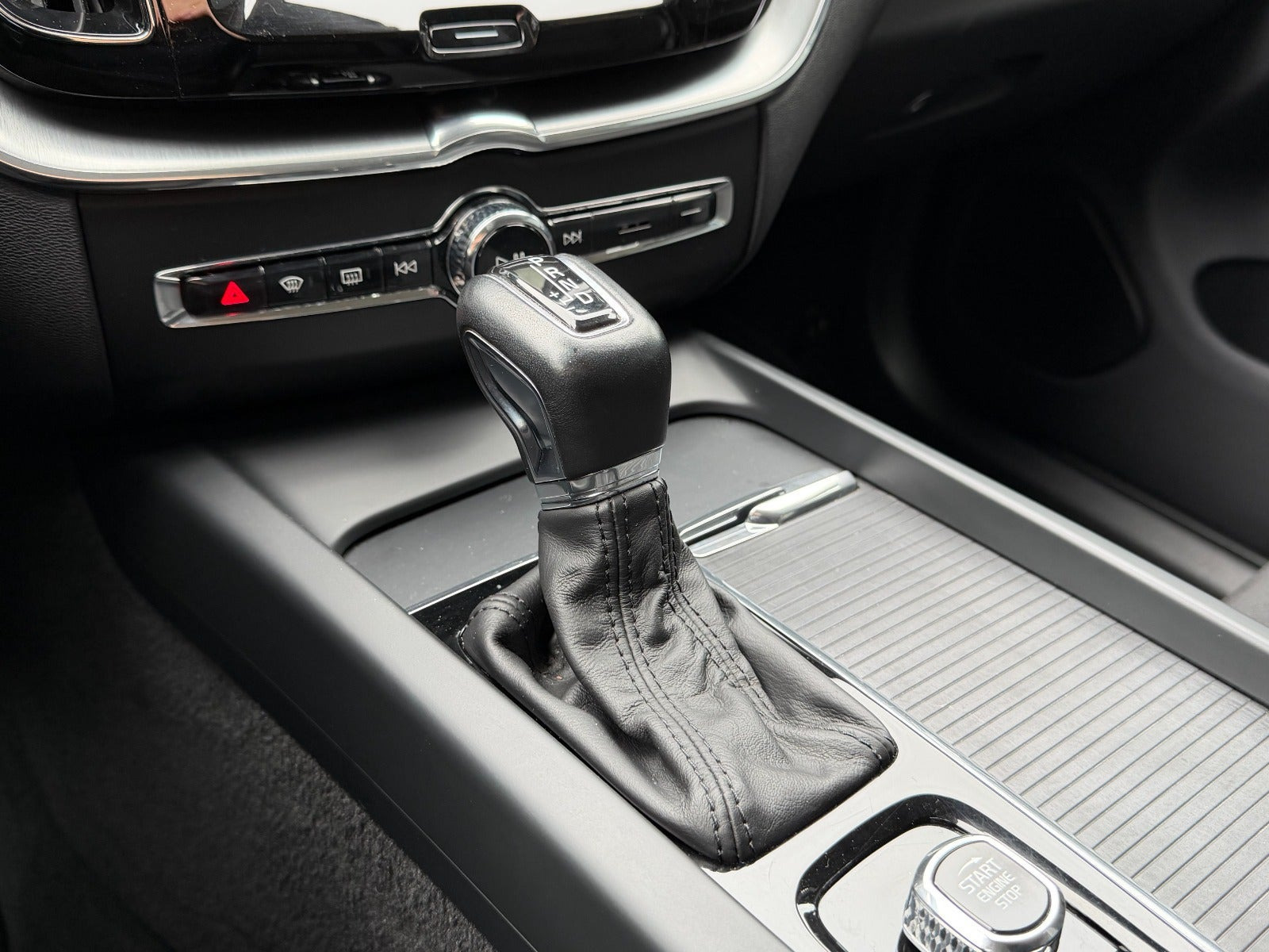 Sort Volvo XC60 fra 2020