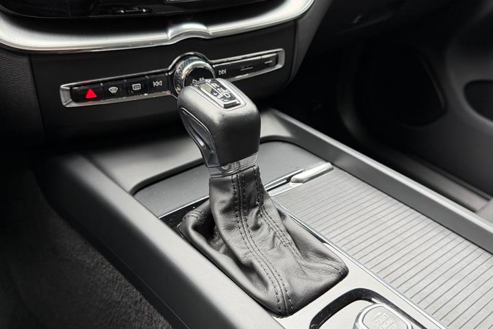 Sort Volvo XC60 fra 2020