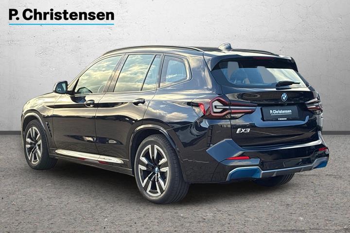 Blå BMW iX3 fra 2024