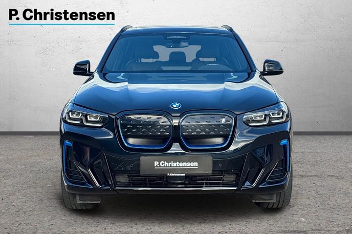 Blå BMW iX3 fra 2024