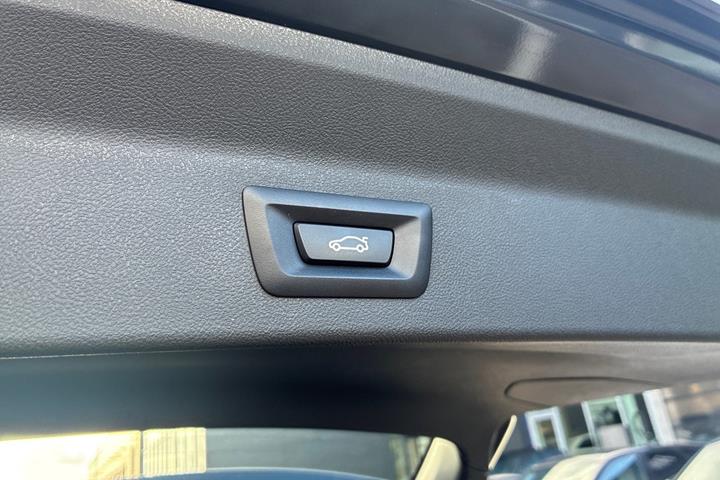Blå BMW iX3 fra 2024