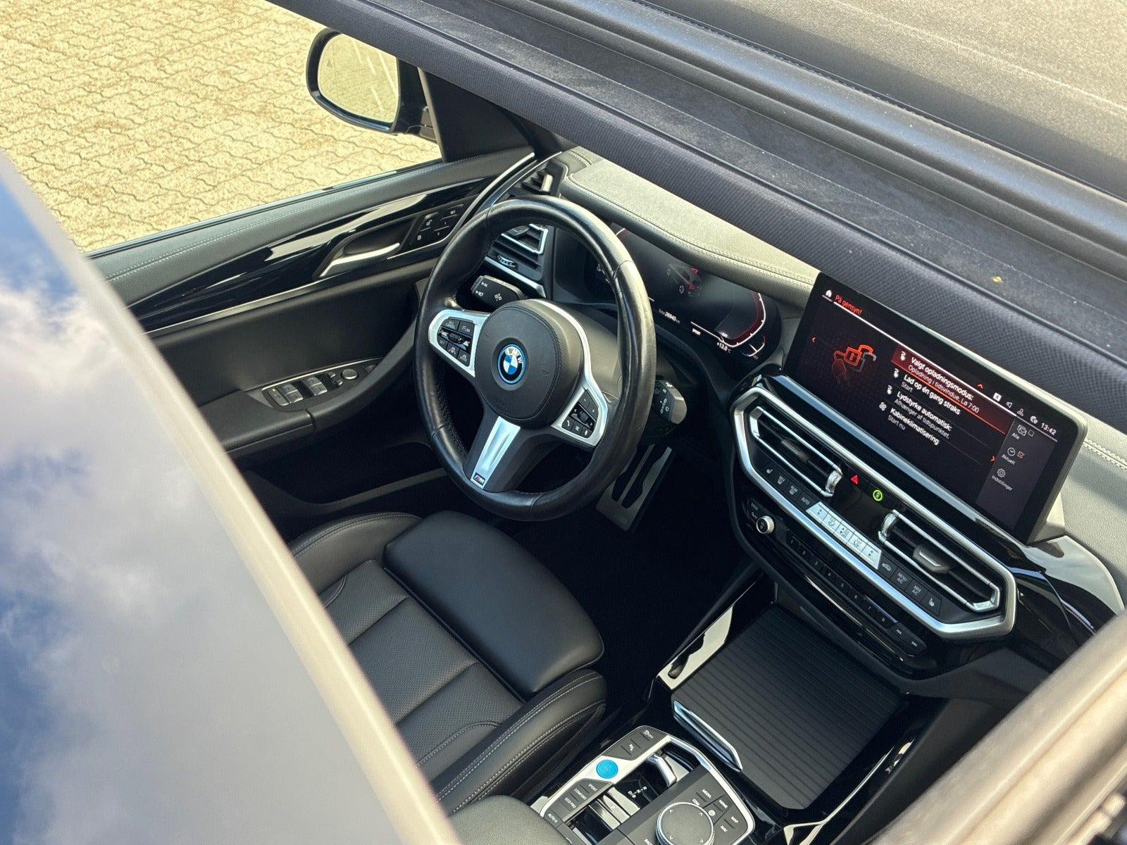 Blå BMW iX3 fra 2024