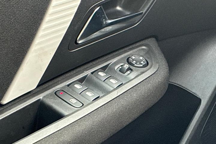 Blå Citroën ë-C4 X fra 2025