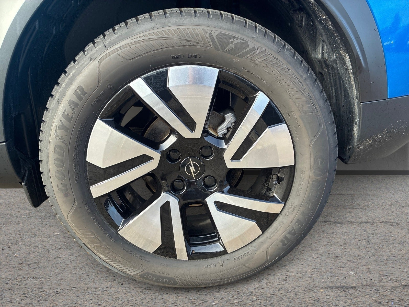 Blå Opel Frontera fra 2025