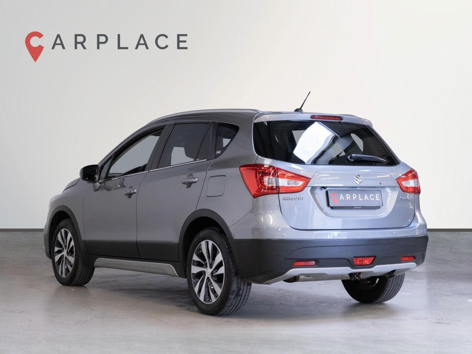 Sølv Suzuki S-Cross fra 2018