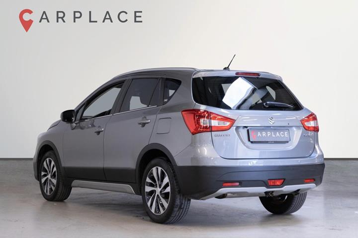 Sølv Suzuki S-Cross fra 2018