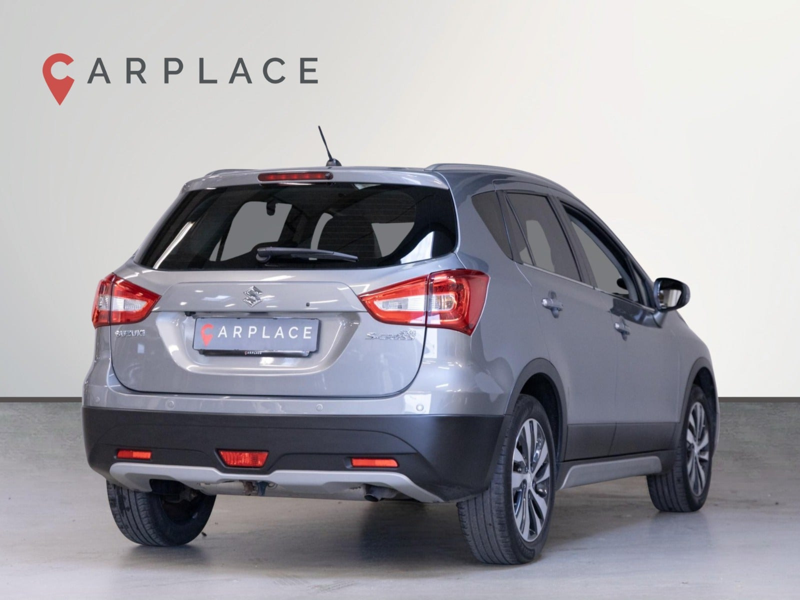 Sølv Suzuki S-Cross fra 2018