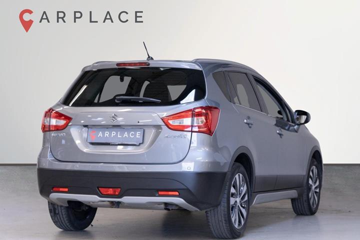 Sølv Suzuki S-Cross fra 2018