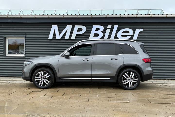 Grå Mercedes EQB250 fra 2023