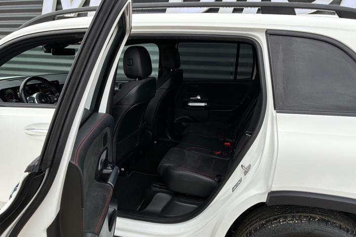Hvid Mercedes EQB250 fra 2024