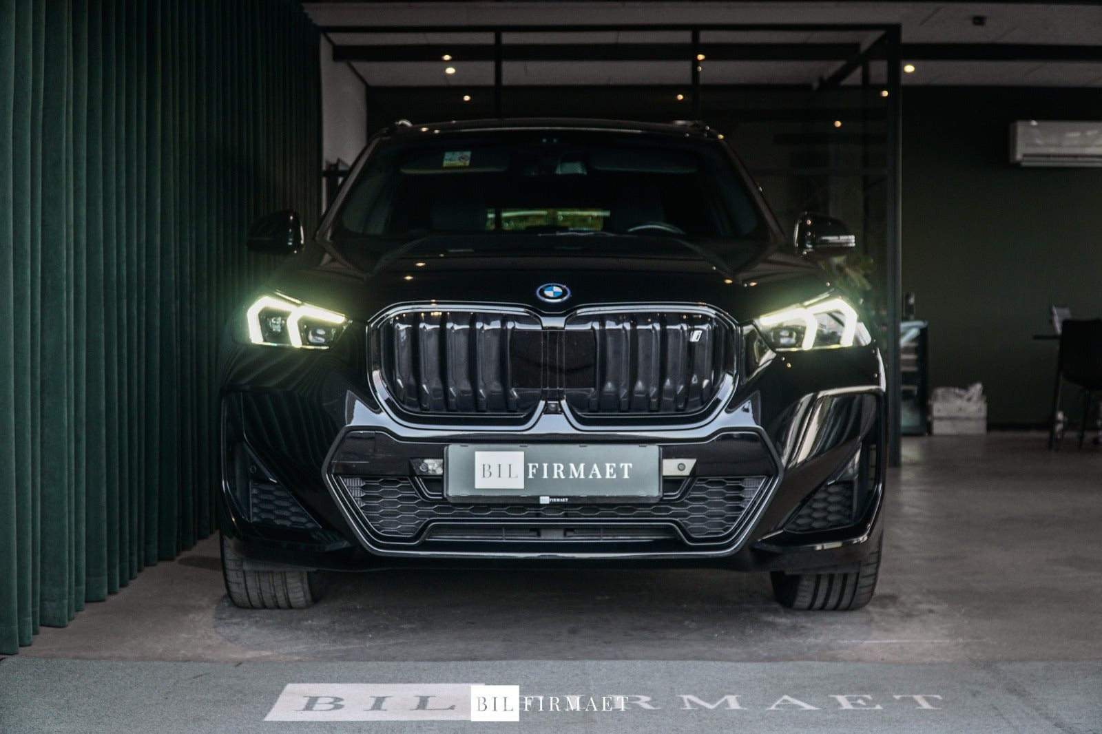 Sort BMW iX1 fra 2023
