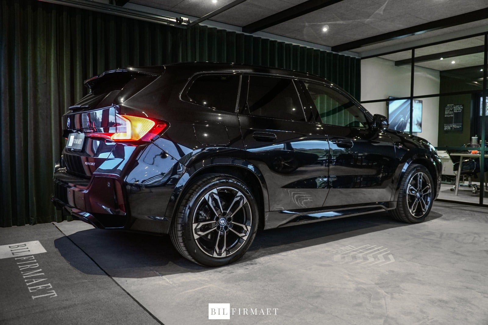 Sort BMW iX1 fra 2023