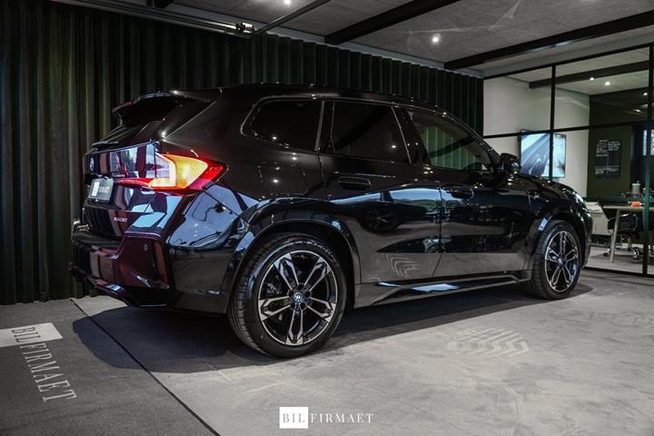 Sort BMW iX1 fra 2023
