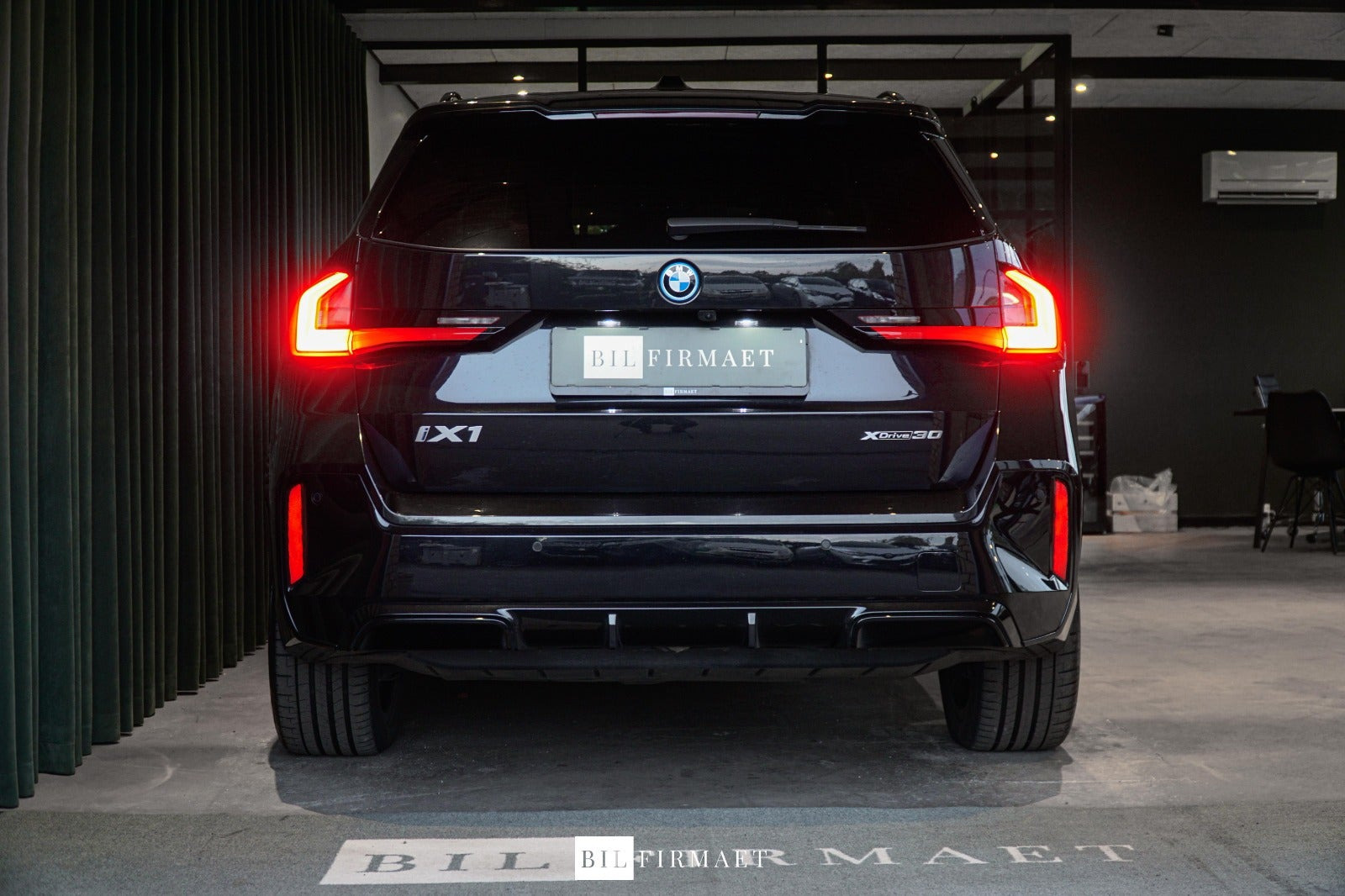 Sort BMW iX1 fra 2023