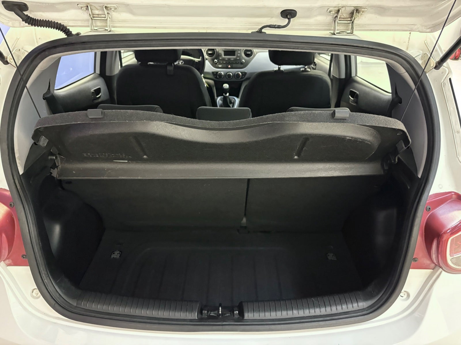 Hvid Hyundai i10 fra 2015