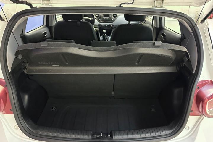 Hvid Hyundai i10 fra 2015