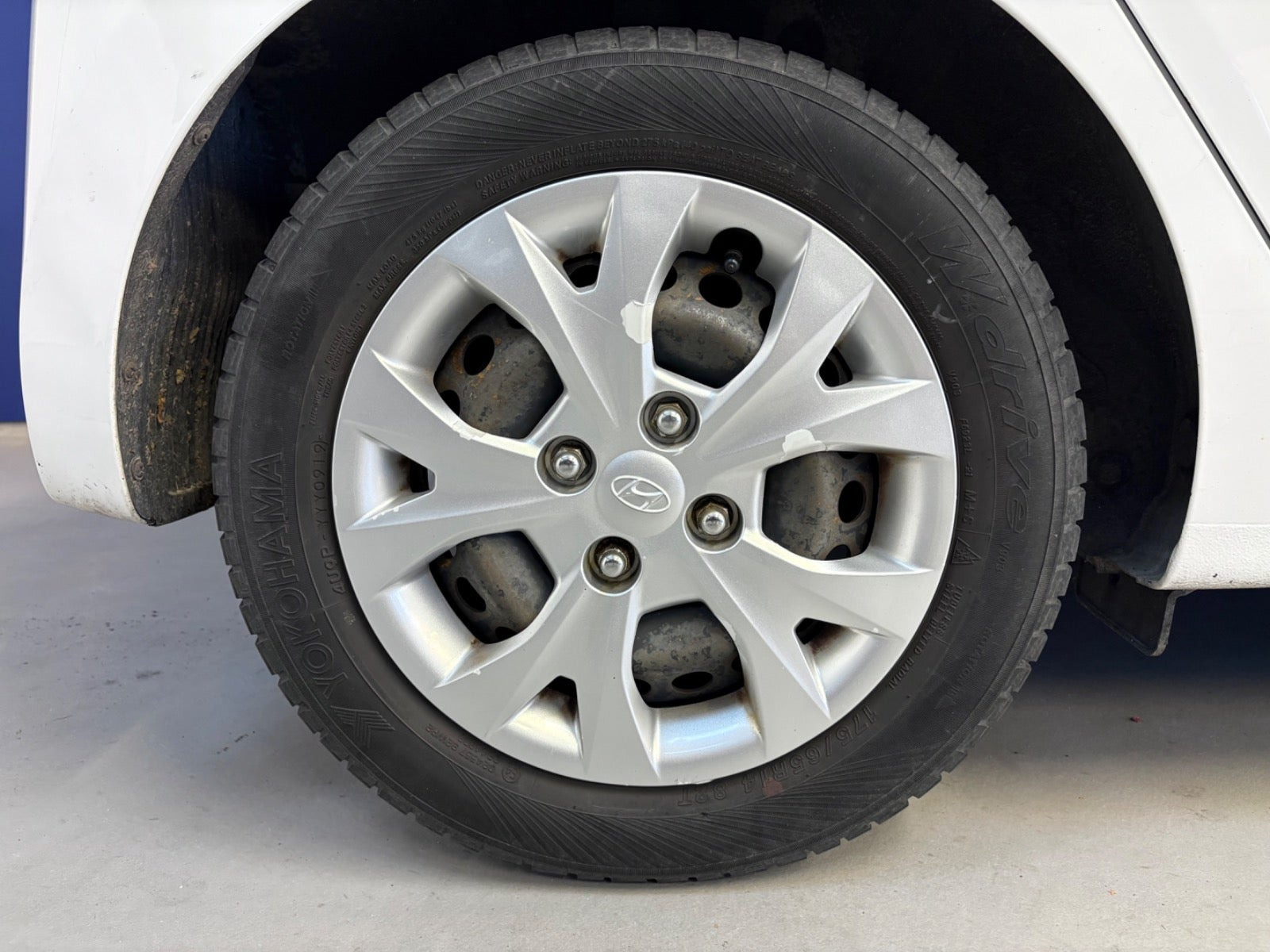 Hvid Hyundai i10 fra 2015