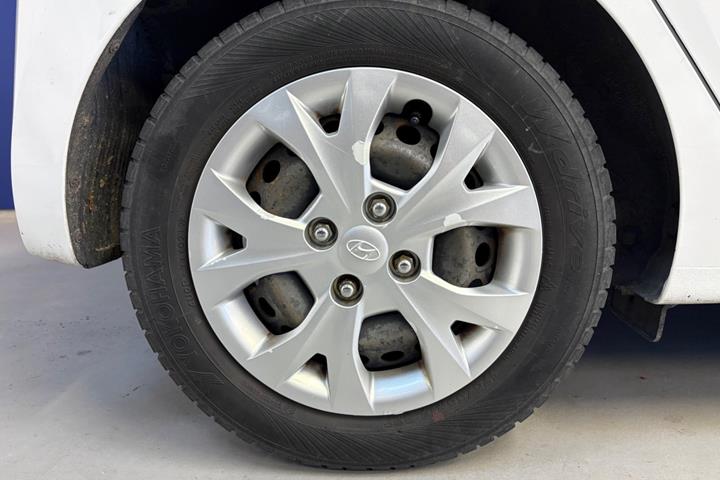 Hvid Hyundai i10 fra 2015