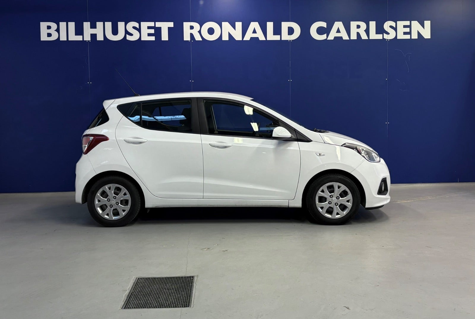 Hvid Hyundai i10 fra 2015