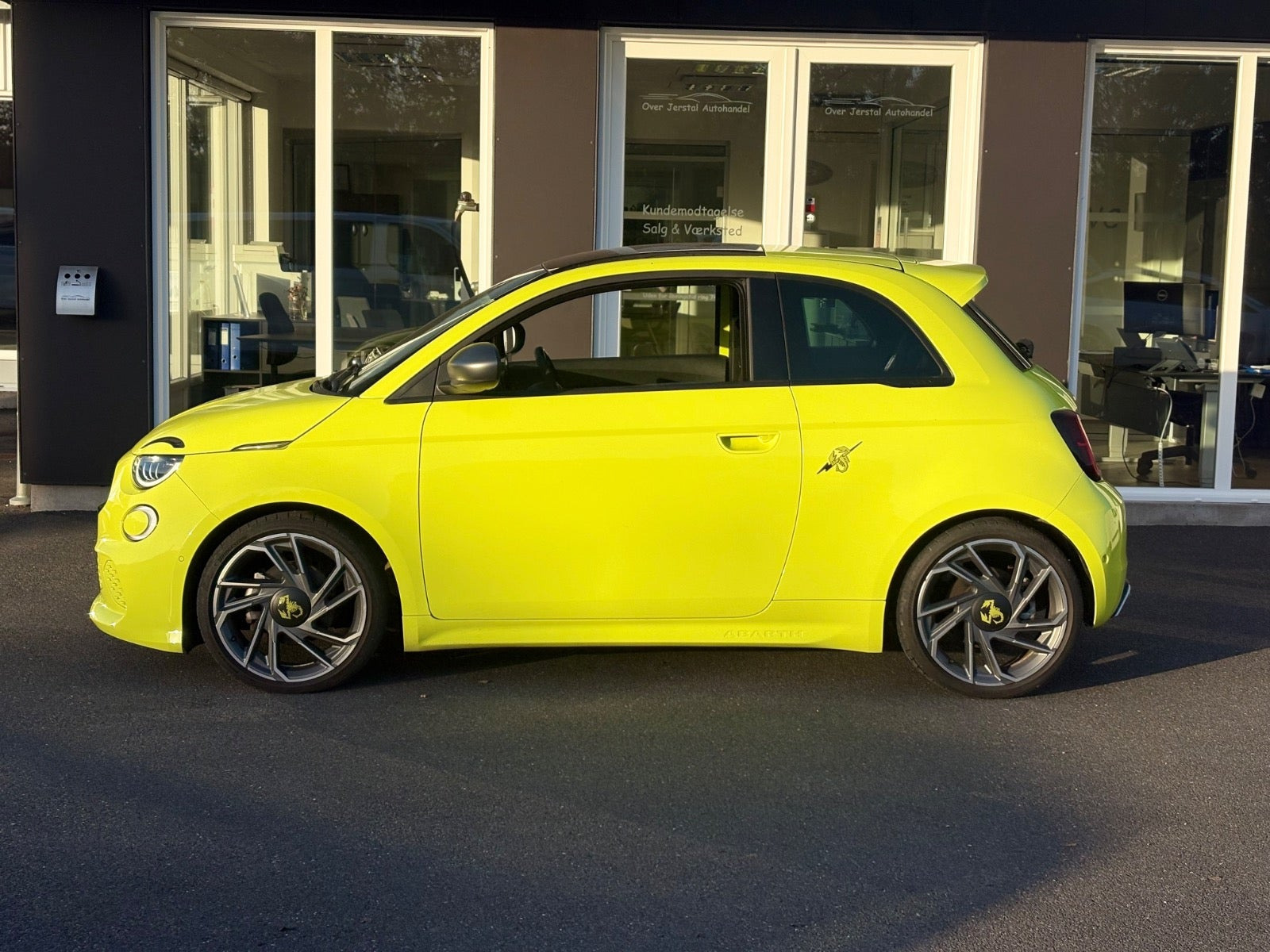 Gul Abarth 500e fra 2024