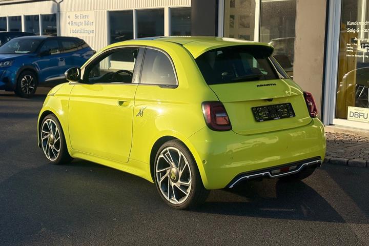 Gul Abarth 500e fra 2024