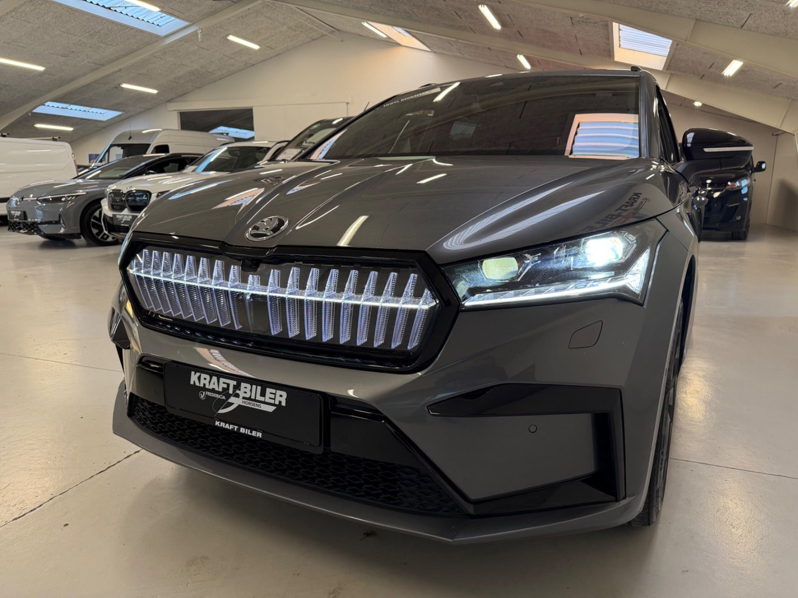Grå Skoda Enyaq fra 2024