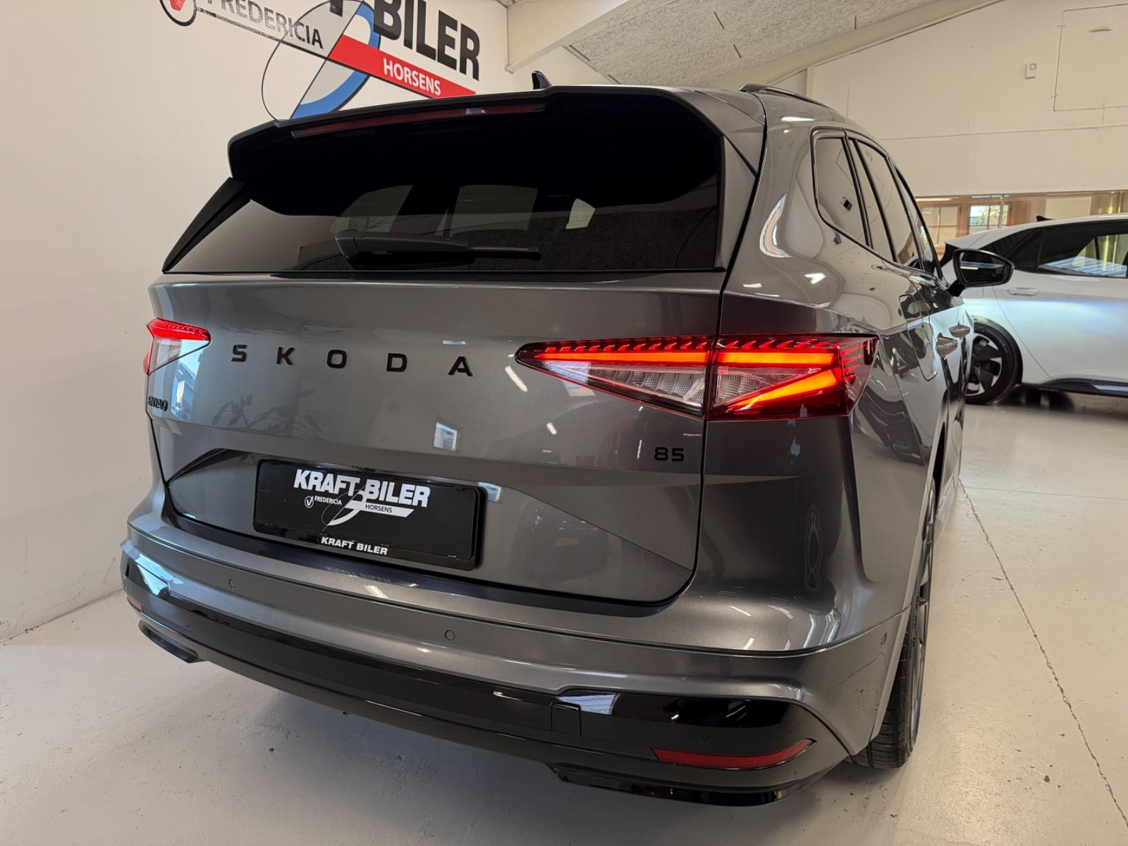 Grå Skoda Enyaq fra 2024