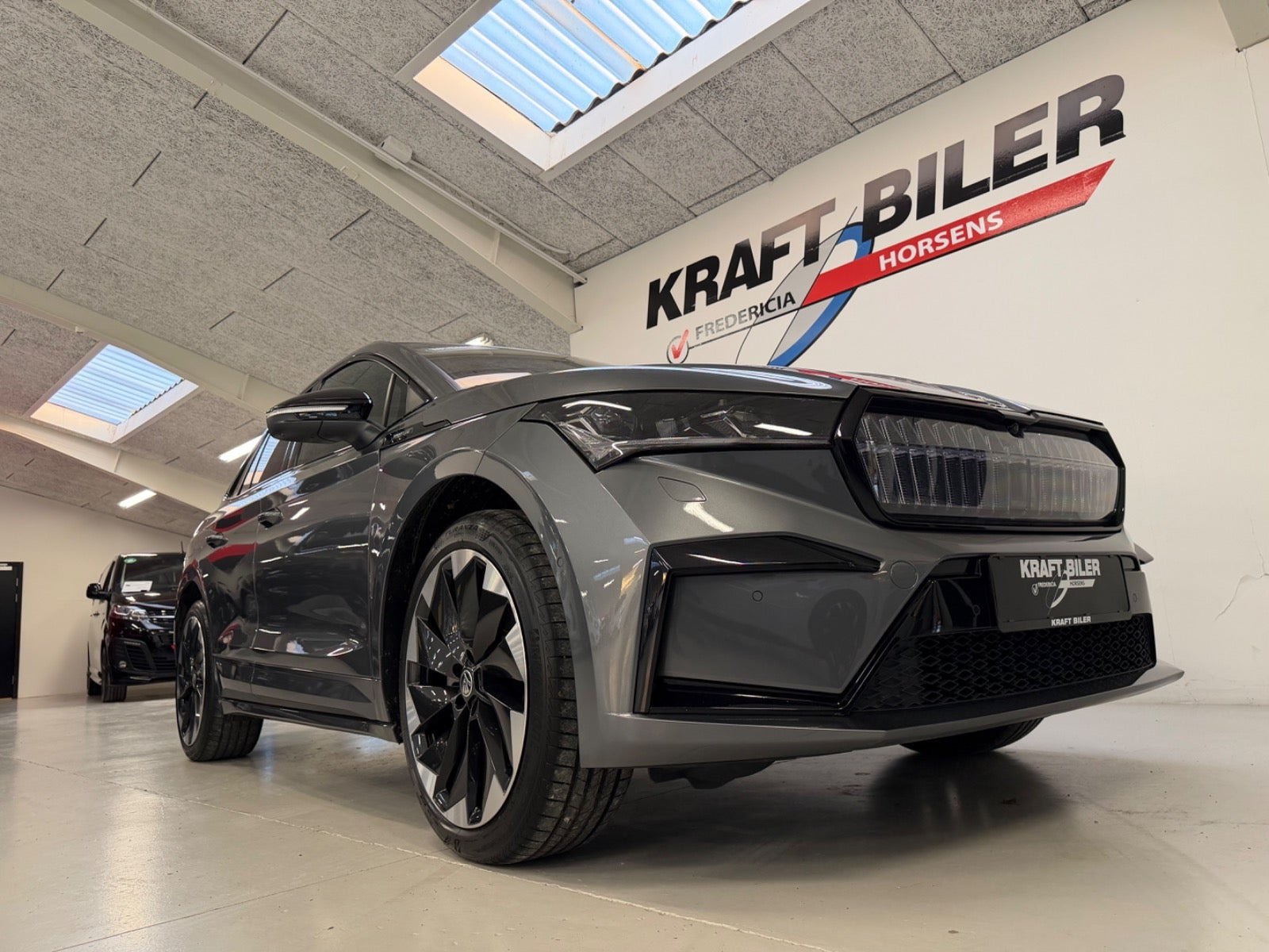 Grå Skoda Enyaq fra 2024