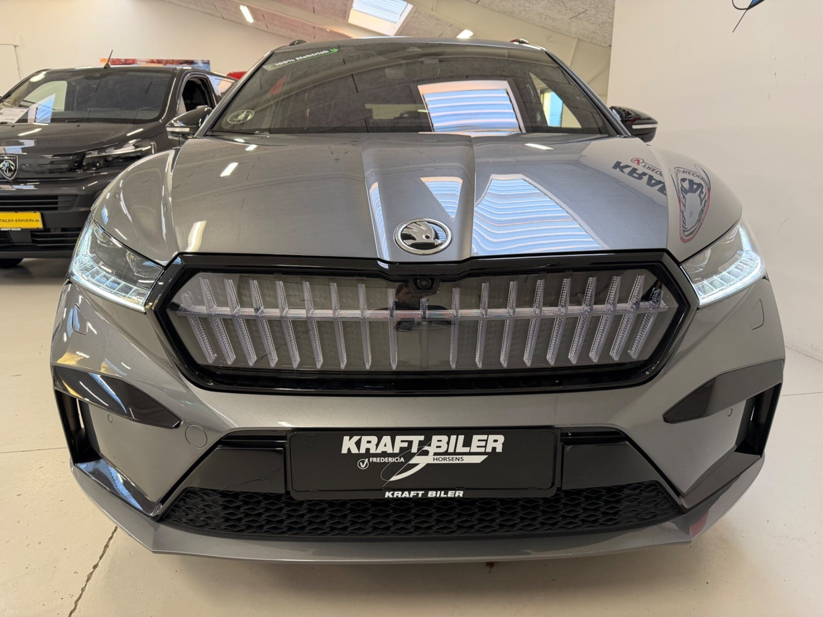 Grå Skoda Enyaq fra 2024