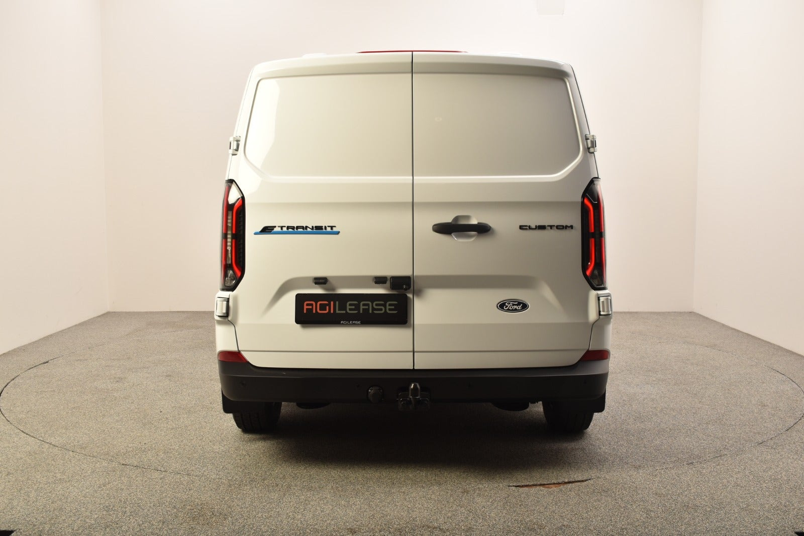 Hvid Ford E-Transit Custom 340 L2 fra 2027
