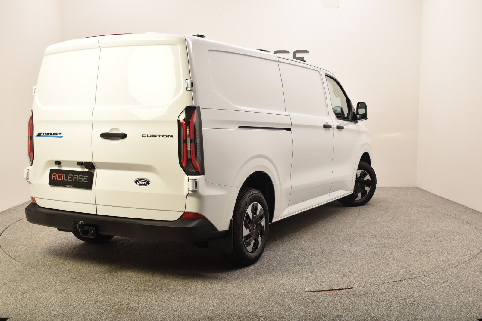 Hvid Ford E-Transit Custom 340 L2 fra 2027