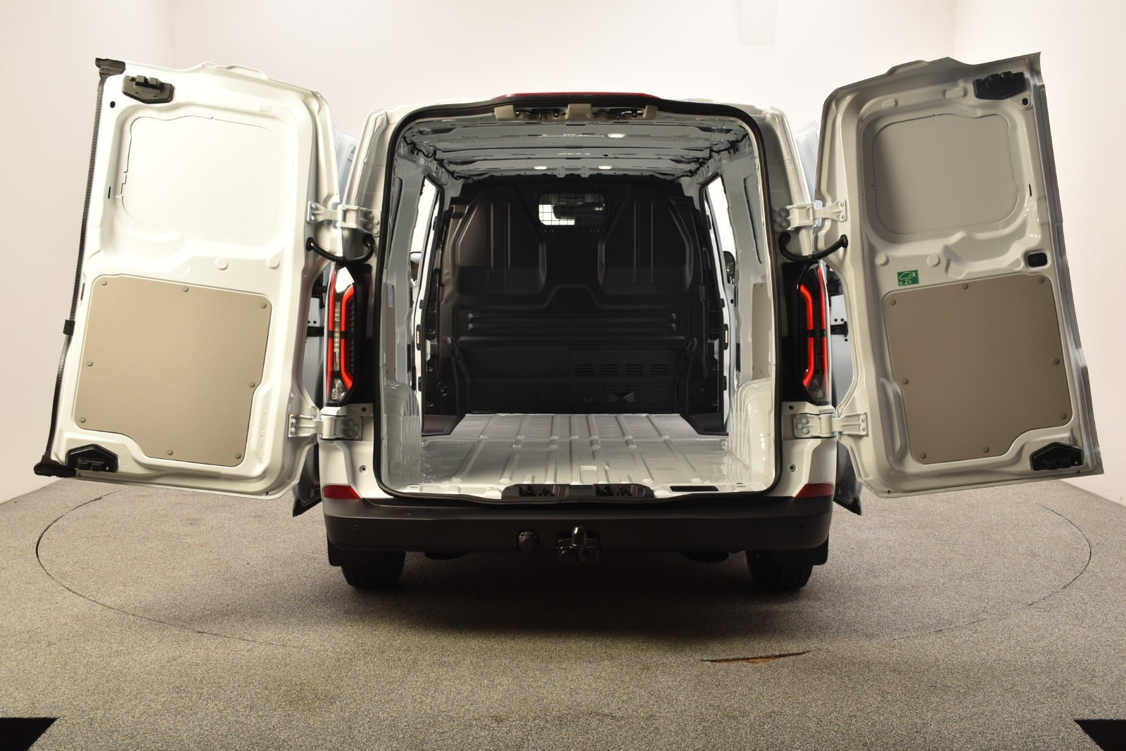 Hvid Ford E-Transit Custom 340 L2 fra 2027
