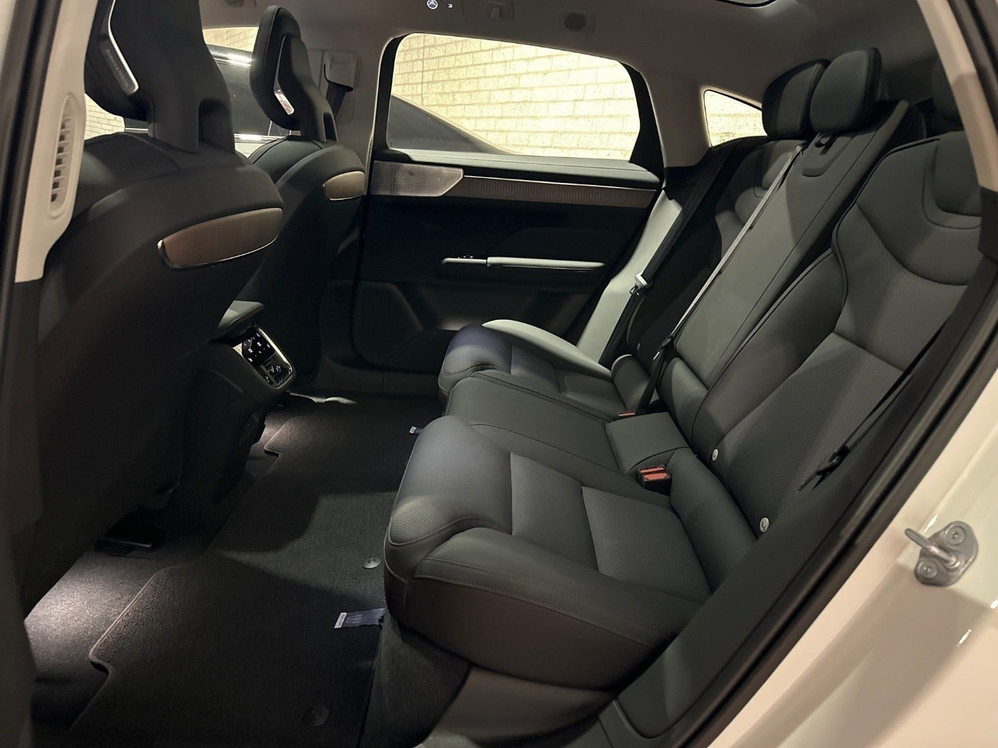 Hvid Volvo ES90 fra 2026