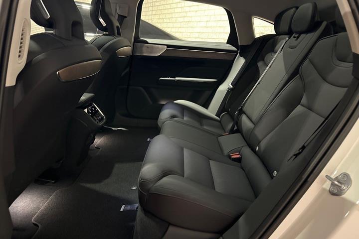 Hvid Volvo ES90 fra 2026